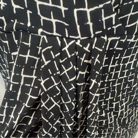 Ann Taylor black and white geometric print pleated dress size large - Picture 3 of 7